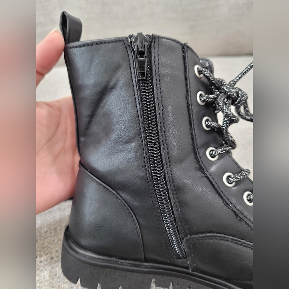 Magellan Outdoors black girls size 2 boots - Picture 4 of 12